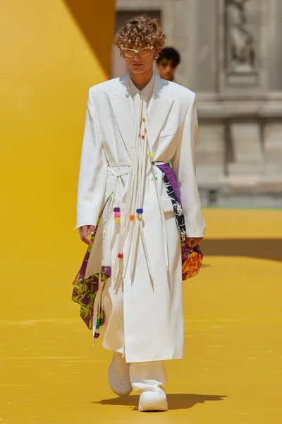 Look 14